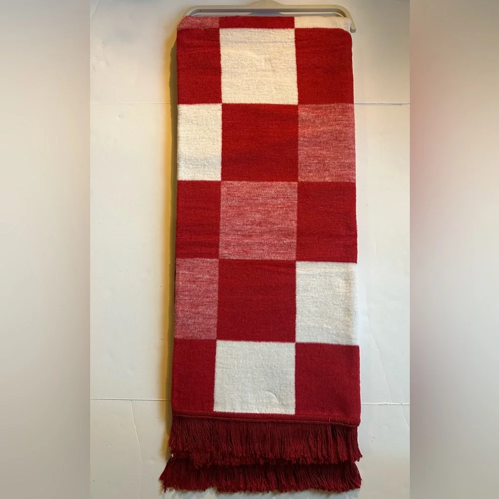 🎁Docofil White Throw Blanket - Red & White Check